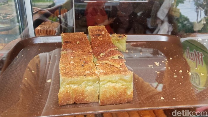 Makcik Cam Jadi Destinasi Pecinta Kue Khas Melayu di Medan