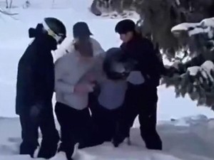 Nekat Selfie, Turis Digigit Macan Tutul Salju di China, Videonya Ngeri