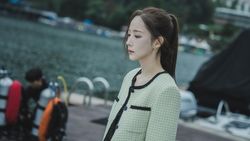 Wajah Serius Wi Ha Jun dan Park Min Young di Sirens Kiss