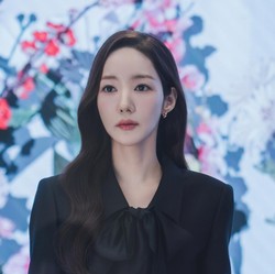 Wajah Serius Wi Ha Jun dan Park Min Young di Sirens Kiss