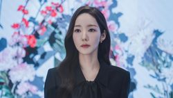 Wajah Serius Wi Ha Jun dan Park Min Young di Sirens Kiss