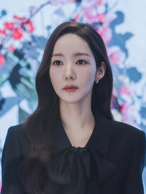 Wajah Serius Wi Ha Jun dan Park Min Young di Sirens Kiss