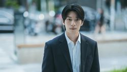 Wajah Serius Wi Ha Jun dan Park Min Young di Sirens Kiss