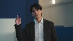 Wajah Serius Wi Ha Jun dan Park Min Young di Sirens Kiss