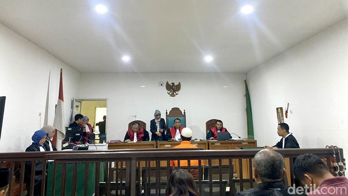 Situasi sidang kasus kepemilikan senjata api tanpa izin