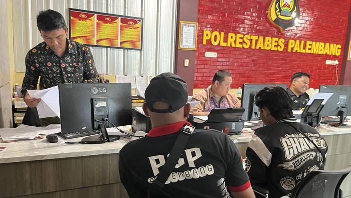 Sopir truk menjadi korban pemalakan di Macan Lindungan Palembang