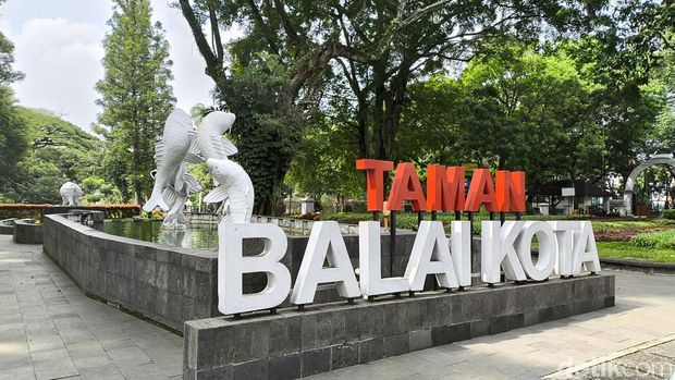 Taman Balai Kota Bandung. Taman Balai Kota Bandung.