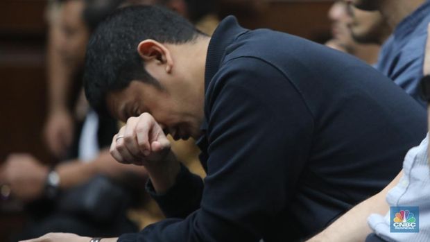 Terdakwa kasus dugaan korupsi tata kelola minyak mentah dan produk kilang Pertamina, Kerry Adrianto Riza di Pengadilan Tindak Pindana Korupsi (Tipikor), Jakarta, Selasa (27/1/2026). (CNBC Indonesia/Faisal Rahman)