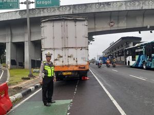 Truk Mogok di Semanggi Arah Slipi, Masih Poses Penderekan