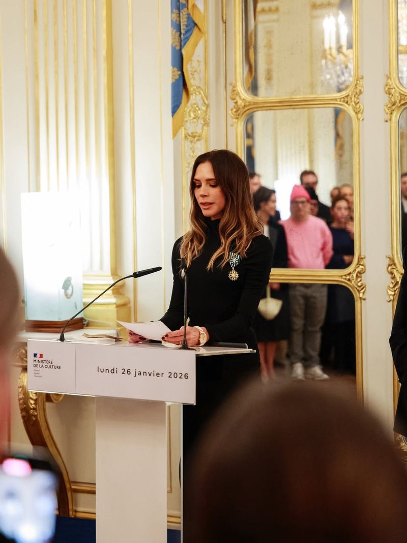 Victoria Beckham Dapat Penghargaan dari Pemerintah Prancis Victoria Beckham Dapat Penghargaan dari Pemerintah Prancis