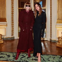 Pria 26 tahun itu menuduh orang tuanya berusaha menggagalkan pernikahan mereka. Dia mengklaim Victoria Beckham tiba-tiba menolak karyanya dipakai Nicola di hari pernikahan. Sementara kabar yang selama ini beredar, Nicola lah yang menolak memakai gaun pengantin karya ibu mertuanya. “Saya tidak ingin berdamai dengan keluarga saya. Saya tidak sedang dikendalikan, saya berdiri membela diri saya sendiri untuk pertama kalinya dalam hidup saya,” tegas Brooklyn. (Foto: Instagram/@victoriabeckham)