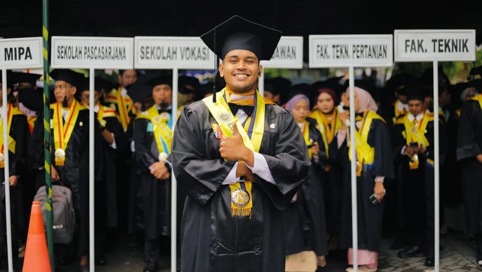 Lulus S2 Kurang dari 2 Tahun, Aji Wikandaru Raih IPK 4.00 di UGM