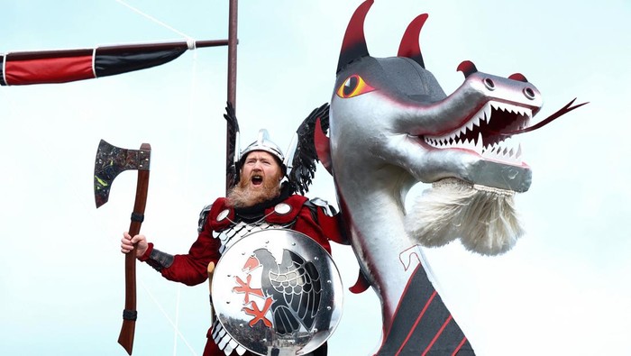 Festival Api Terbesar Eropa Terangi Langit Malam Lerwick