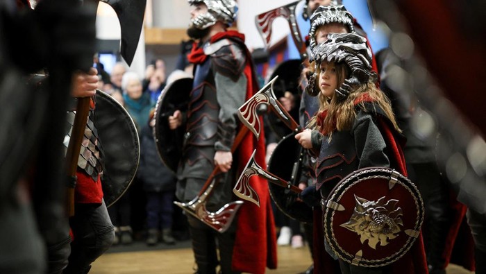 Festival Api Terbesar Eropa Terangi Langit Malam Lerwick