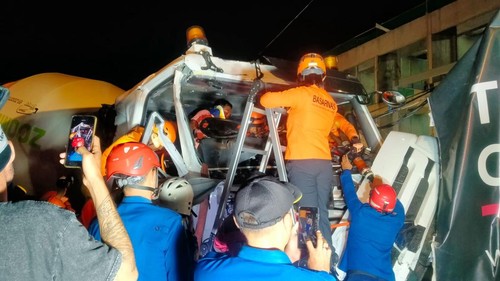 Dua orang tewas akibat tabrakan maut yang melibatkan dua truk dan satu sepeda motor terjadi di Jalan Labuan Sait, Desa Pecatu, Kuta Selatan, Badung, Bali, Selasa (27/1/2025) malam. (Foto: Dok. Polresta Denpasar)