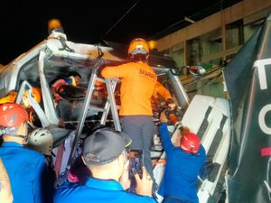 Video: Tabrakan Beruntun Libatkan 2 Truk-1 Motor di Bali, 2 Orang Tewas