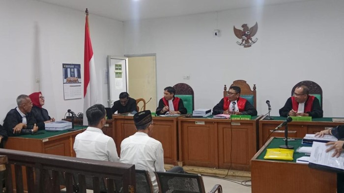 Dua terdakwa kasus korupsi proyek kereta api  menjalani sidang tuntutan di Pengadilan Tipikor PN Palembang