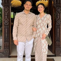 Pose bersama, penampilan Febby dan suami terlihat serasi. Foto: Instagram/@febbyrastanty