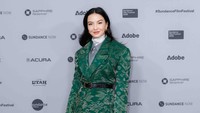 Pesona Raline Shah Berbalut Sapto Djojokartiko di Sundance Film Festival 2026