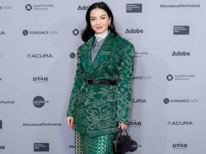 Pesona Raline Shah Berbalut Sapto Djojokartiko di Sundance Film Festival 2026