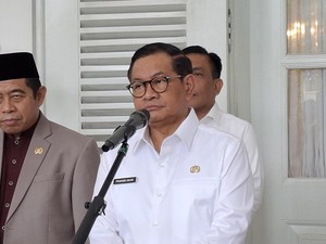 Pramono Minta Dishub Gandeng KKP Atur Lalu Lintas Kapal di Muara Angke