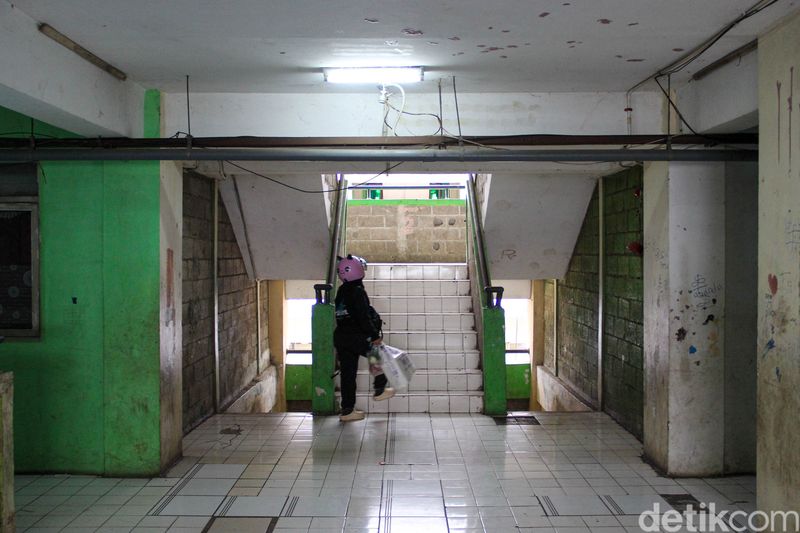 Hunian Vertikal di Pesisir Jakarta, Rusunawa Marunda Beraktivitas dalam Sunyi Suasana hunian vertikal di kawasan pesisir Jakarta tampak berjalan dalam ritme yang tenang. Pada Rabu (28/1/2026), aktivitas warga di Rumah Susun Sederhana Sewa (Rusunawa) Marunda, Jakarta Utara, terpantau lengang dengan lalu lalang penghuni yang tidak padat.