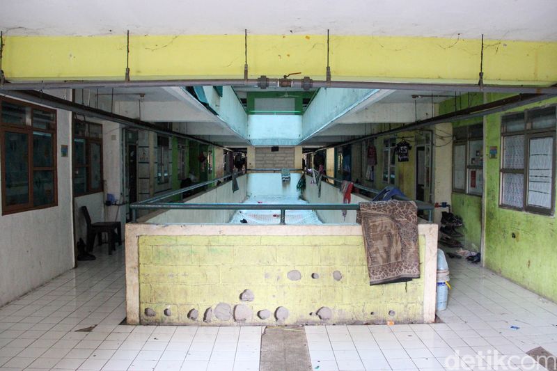 Hunian Vertikal di Pesisir Jakarta, Rusunawa Marunda Beraktivitas dalam Sunyi Suasana hunian vertikal di kawasan pesisir Jakarta tampak berjalan dalam ritme yang tenang. Pada Rabu (28/1/2026), aktivitas warga di Rumah Susun Sederhana Sewa (Rusunawa) Marunda, Jakarta Utara, terpantau lengang dengan lalu lalang penghuni yang tidak padat.