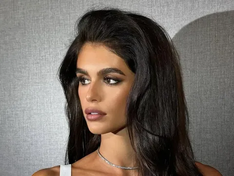 Inspirasi Warna Rambut Dark Brown