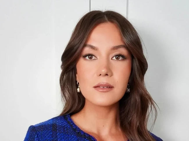 Inspirasi Warna Rambut Dark Brown