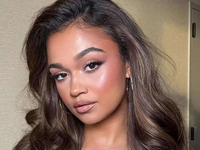 Inspirasi Warna Rambut Dark Brown