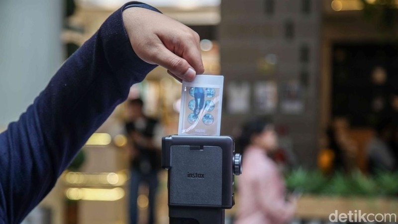 Fujifilm Indonesia meluncurkan instax mini Evo Cinema dan instax mini Link+ di Indonesia di Mal Kota Kasablanka, Jakarta Selatan, Rabu (28/1/2026). Dua produk ini memperluas cara berkreasi lewat fotografi instan modern.