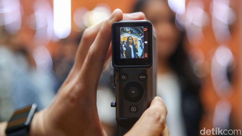 Fujifilm Indonesia meluncurkan instax mini Evo Cinema dan instax mini Link+ di Indonesia di Mal Kota Kasablanka, Jakarta Selatan, Rabu (28/1/2026). Dua produk ini memperluas cara berkreasi lewat fotografi instan modern.