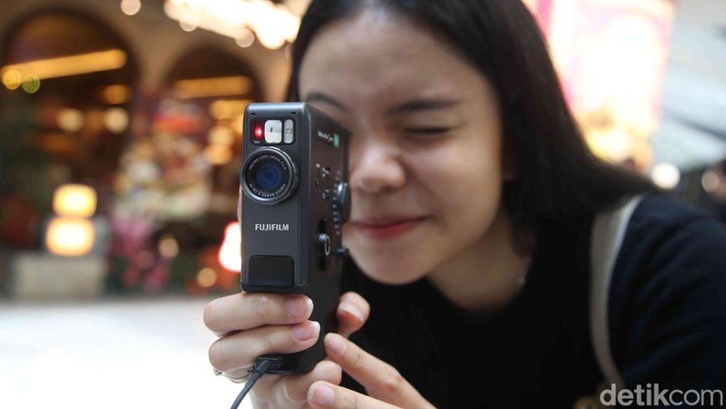 Fujifilm Indonesia meluncurkan instax mini Evo Cinema dan instax mini Link+ di Indonesia di Mal Kota Kasablanka, Jakarta Selatan, Rabu (28/1/2026). Dua produk ini memperluas cara berkreasi lewat fotografi instan modern.