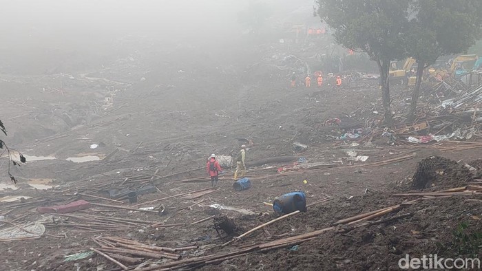 Cuaca Buruk Hambat Pencarian 30 Korban Longsor Cisarua