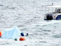 Kapal Wisata Terbalik di Pantai Oman, Tiga Turis Tewas