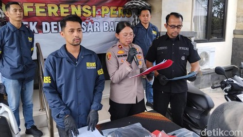 Kapolsek Denpasar Barat Kompol Ni Wayan Adnyani Prabawati dalam konferensi pers terkait kasus begal di Jalan Buana Raya, Rabu (28/1/2026). Dok: Abid Ahmad Ibrahim