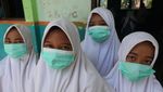 Karhutla Picu Lonjakan ISPA, Masker Dibagikan di Sekolah Aceh Barat
