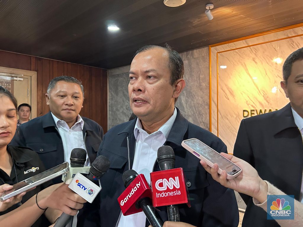 Kepala BMKG Teuku Faisal Fathani saat ditemui di Kompleks Parlemen, Jakarta, Rabu (28/1/2026). (CNBC Indonesia/Martyasari Rizky)