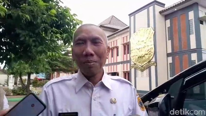 Kepala Dinas Pemberdayaan Masyarakat dan Desa Kabupaten Pati, Tri Hariyama kembali diperiksa sebagai saksi atas perkara jual beli jabatan yang dilakukan oleh Bupati Sudewo di Polresta Pati, Rabu (28/1/2026).