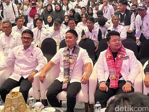 Kaesang Disambut Tari Adat di Lokasi Pelantikan Pengurus DPW-DPD PSI se-Sulsel