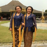 Potret Khirani Anak Mayangsari-Bambang Tri Tampil Ayu Berkebaya, Curi Atensi