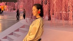 Momen Kim Go Eun Ketemu Tilda Swinton di Paris