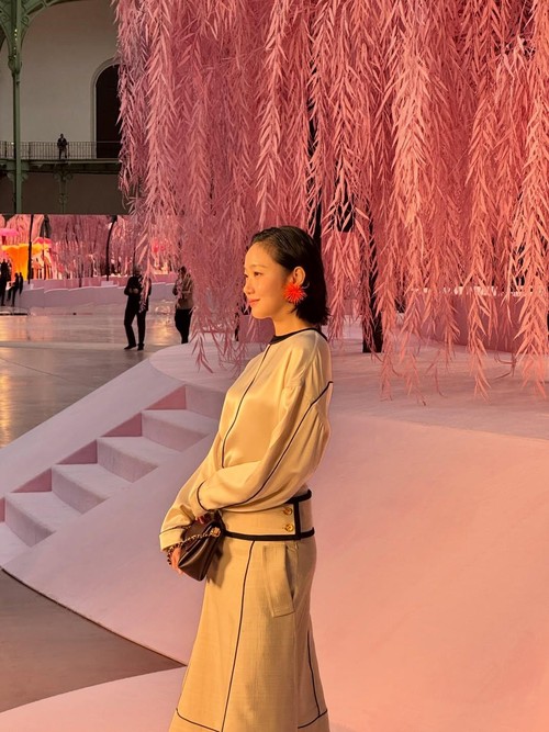 Kim Go Eun menghadiri event Chanel di Paris.
