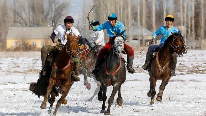 Riders compete during the Kyrgyz Open Championship in Kok-Boru near the town of Tokmok, Kyrgyzstan, January 27, 2026. Kok-Boru is a traditional Central Asian horseback sport in which riders fight to grab a goat or sheep carcass and deliver it into their opponents’ goal. REUTERS/Vladimir Pirogov
