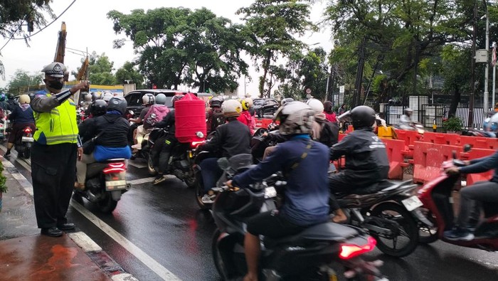 Lalin Rindam Condet Jaktim Macet Pagi Ini Imbas Proyek Galian
