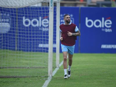 Foto Latihan Perdana Layvin Kurzawa Bersama Persib Bandung