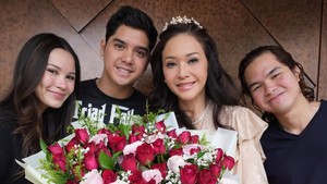 Wajah Maia Estianty yang dibilang awet muda meski sudah berusia 50 tahun. Foto: Instagram @alghazali7