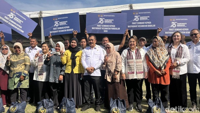 Hari Bhakti Imigrasi ke-76, Menteri Imipas Salurkan Bantuan Sosial di Langkat