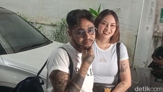 Beby Prisillia Pastikan Rumah Tangga Baik, Setia Dampingi Onad di Pusat Rehab