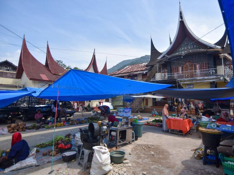 Pasar Maninjau Kembali Berdenyut Pascabanjir Bandang